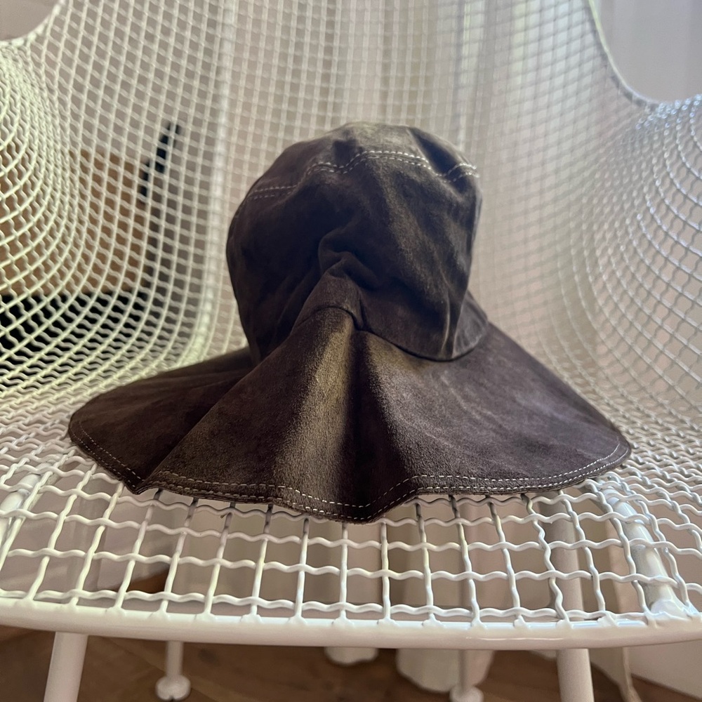 Used. Vintage. Andrew Wilkie brown suede bucket hat. OS/Small.